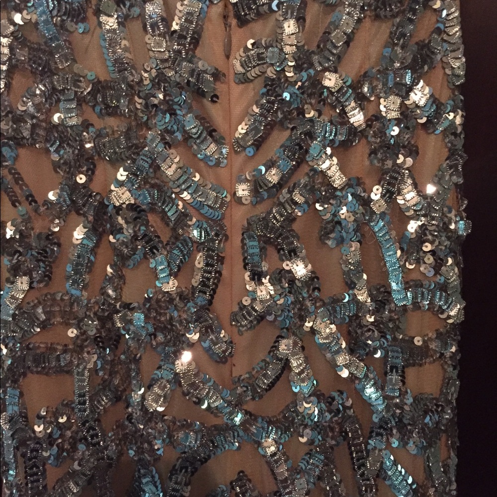 Gown - Picture 7 of 8